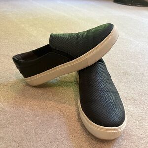 DR. SHOALS SKETCHERS SHOES